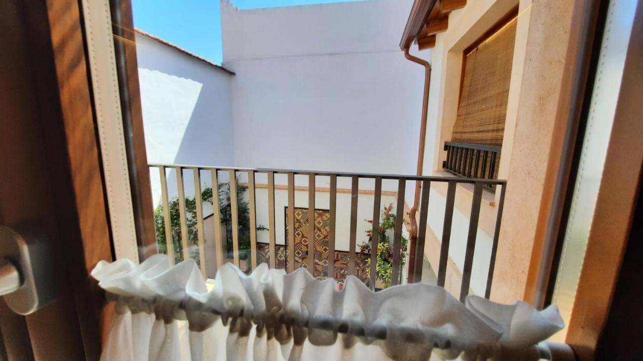 La Casa Del Medico Hosteria Rural Urda Exterior photo
